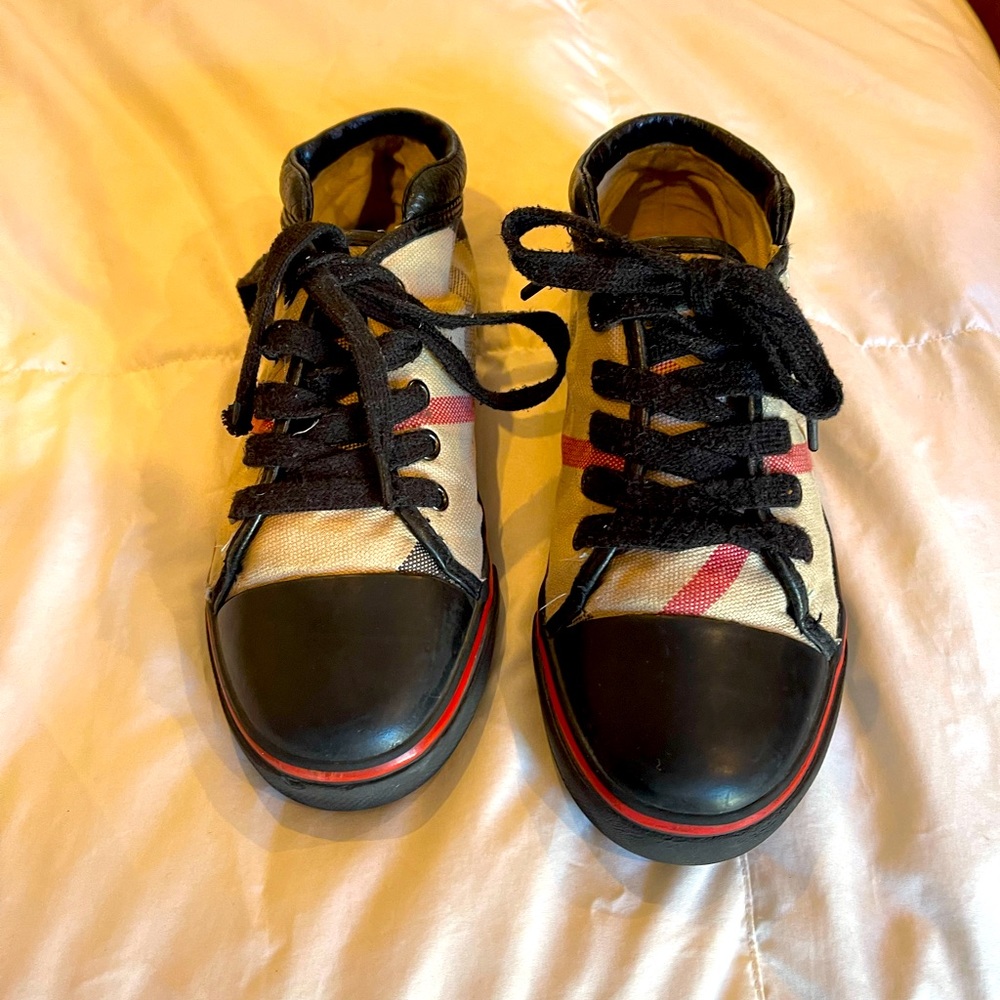 Burberry kids Shoes size 33 European